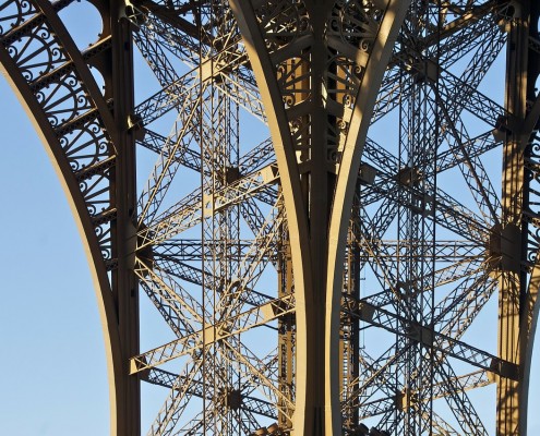 De eiffeltoren. Deze grote stalen toren is de bekendste bezienswaardigheid van Parijs.